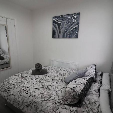 Cosy Two Bedroom First Floor Apartment Birmingham Esterno foto