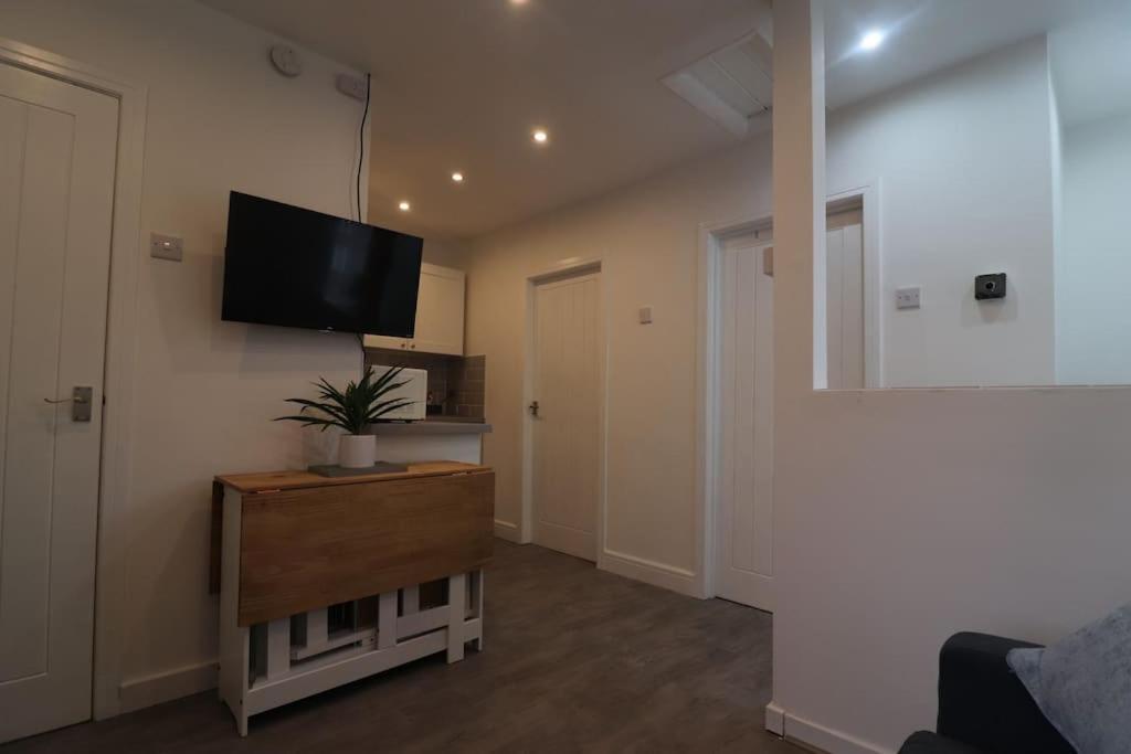 Cosy Two Bedroom First Floor Apartment Birmingham Esterno foto
