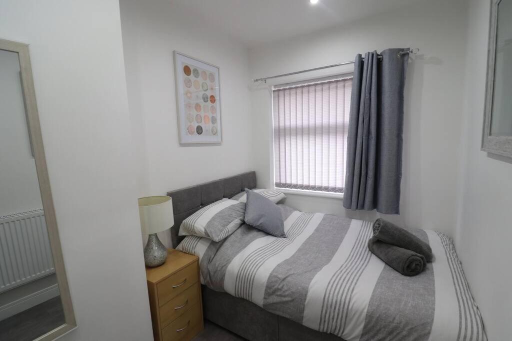 Cosy Two Bedroom First Floor Apartment Birmingham Esterno foto