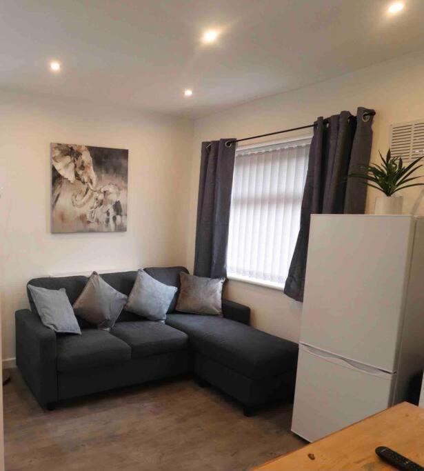 Cosy Two Bedroom First Floor Apartment Birmingham Esterno foto